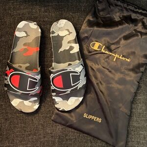 Champion Camo Slides with bag womens 11